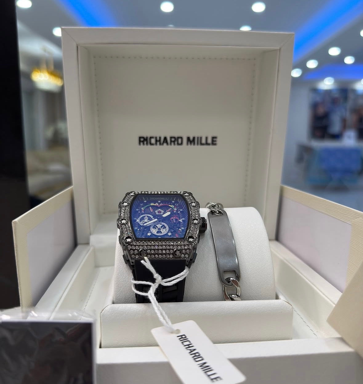 Richard Millie Con Caja Original Y Pulsera De Regalo