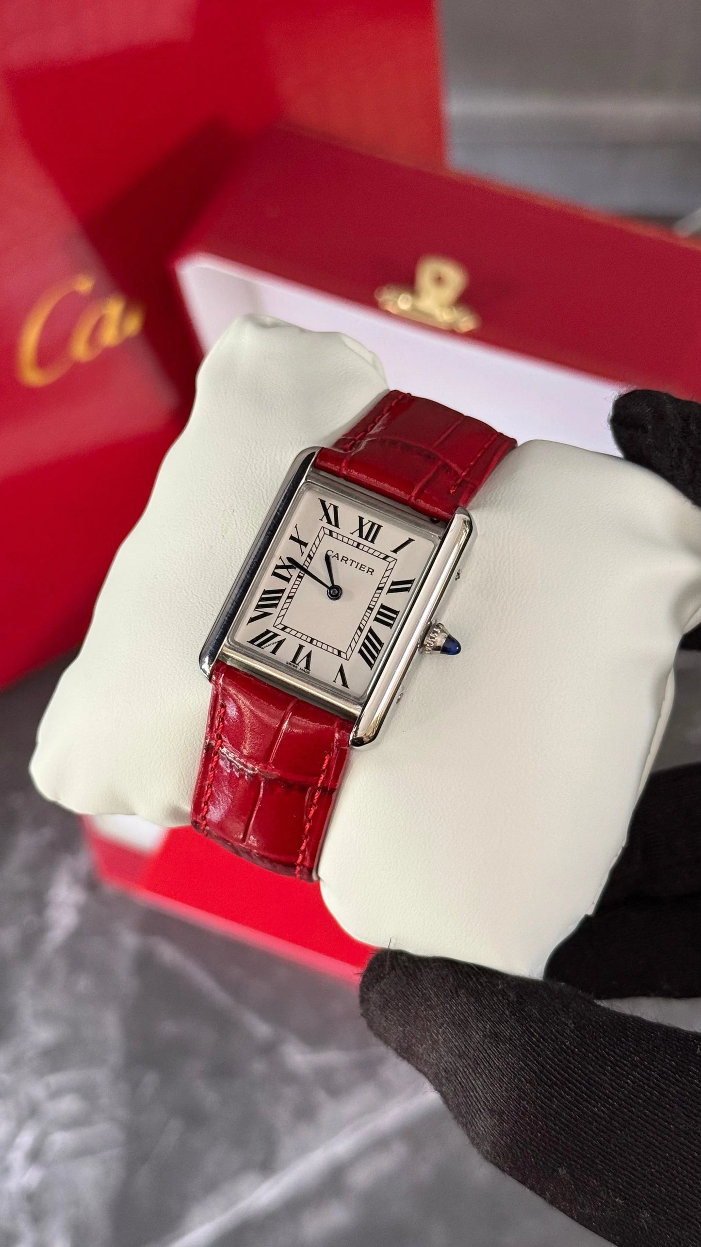 Cartier Tank Louis Rojo Esfera Blanca Mujer