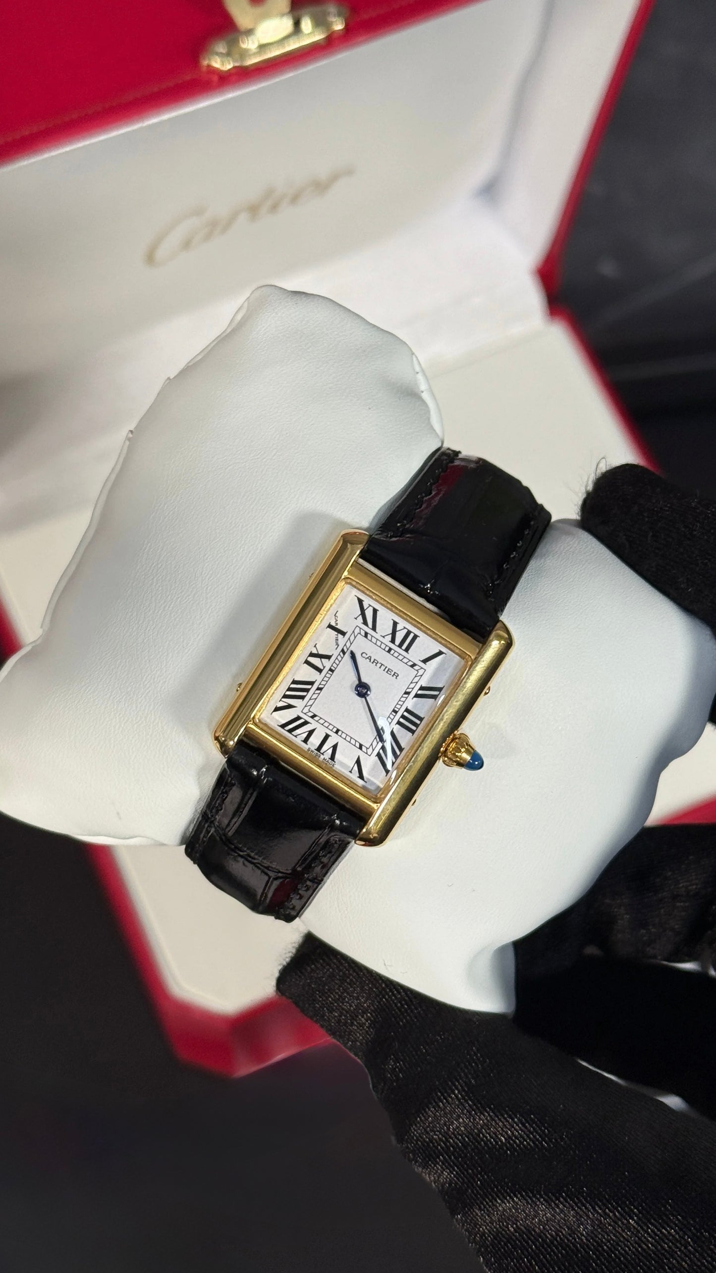 Cartier Tank Louis Negro Esfera Blanca Mujer